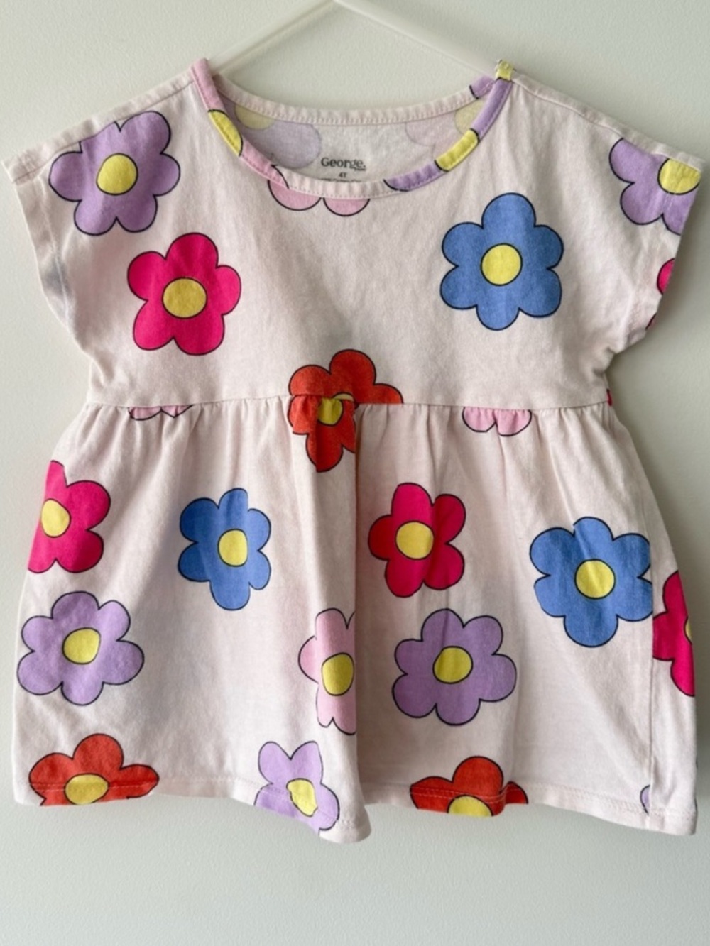 ✨5/$25✨Kids Short Sleeve Tee with Colorful Flower Print 4T